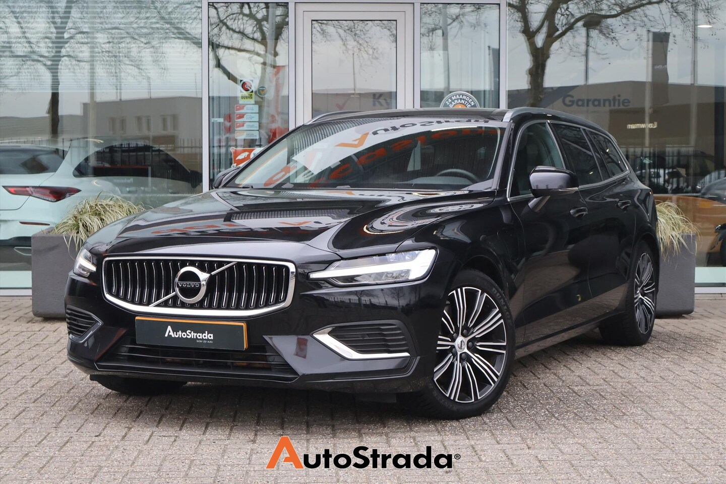 Volvo V60 - T6 Business Pro Twin Engine 340pk AWD | Keyless | Trekhaak | ACC | Navi | Carplay | Stoelv - AutoWereld.nl