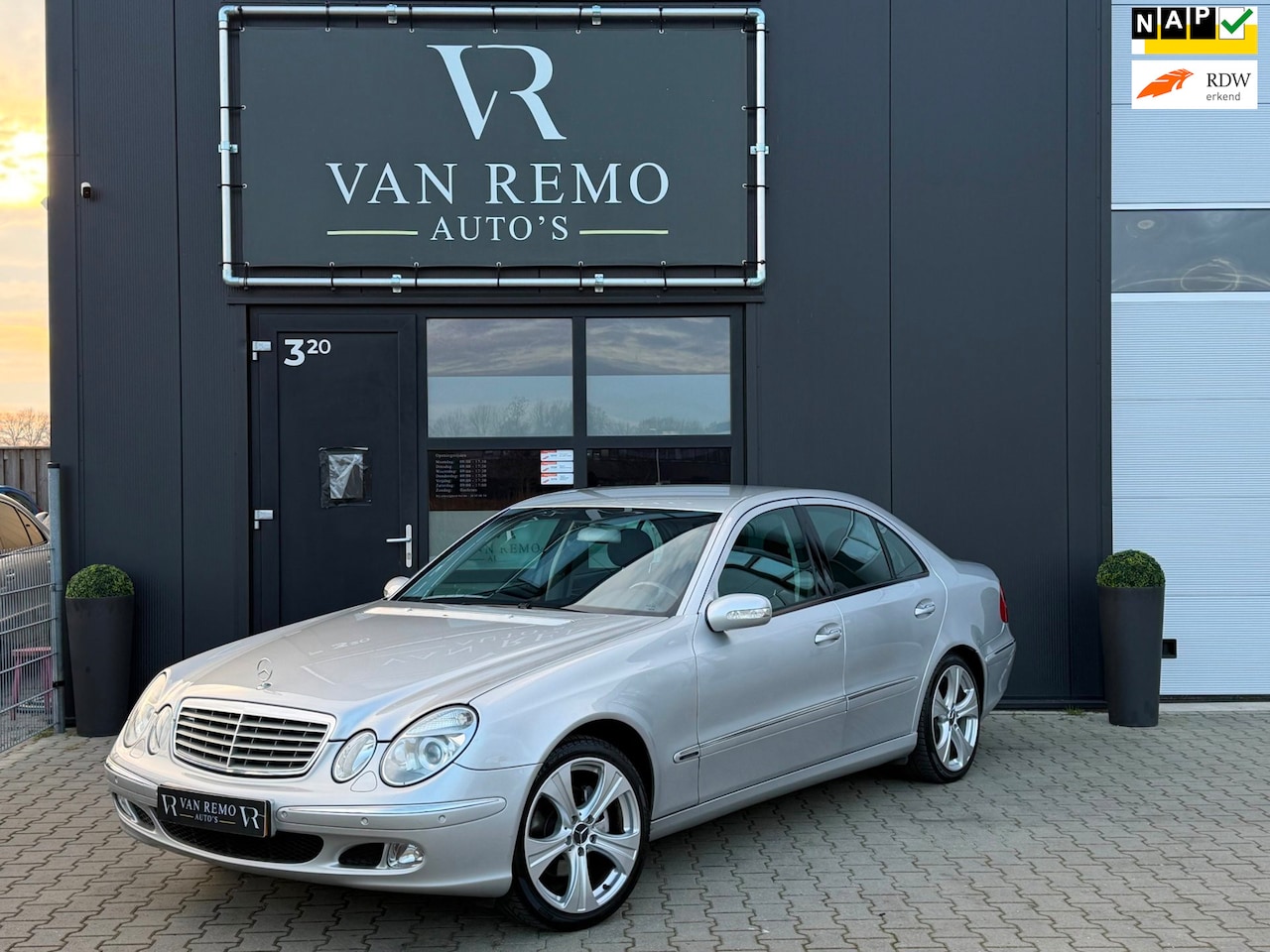 Mercedes-Benz E-klasse - E240 Elegance|Clima|Navi|Trekhaak|Xenon|Orig NL|Nap! - AutoWereld.nl