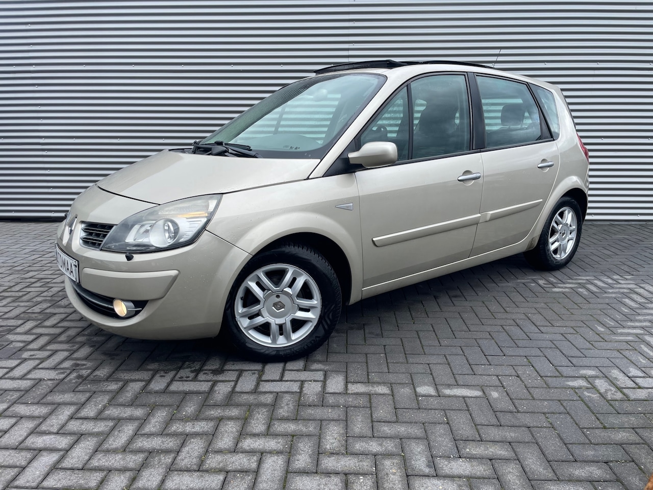 Renault Scénic - 1.6-16V tech line met pano / cruise / navi - AutoWereld.nl