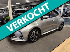 Toyota Yaris - 1.5 Hybrid 115 First Edition / stoel en stuur verwarming/ camera / carplay /