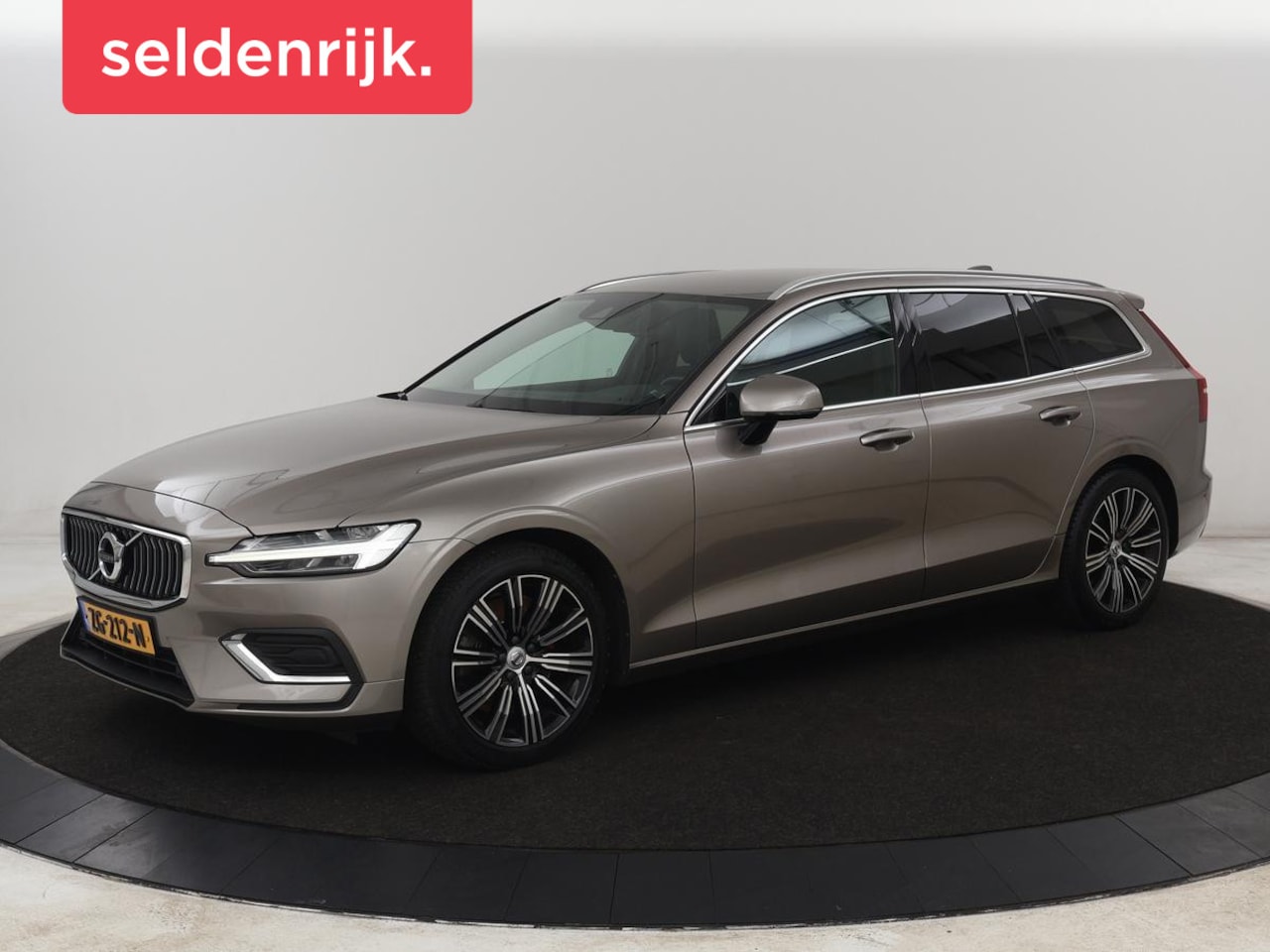 Volvo V60 - 2.0 T5 Inscription | Trekhaak | Leder | Stoel & Stuurverwarming | Navigatie | Carplay | Ha - AutoWereld.nl