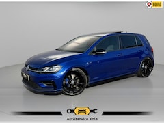Volkswagen Golf - 1.5 TSI Highline R-Line * Panorama * Bearlock * NL Auto * Virtual Cockpit * 19 inch velgen