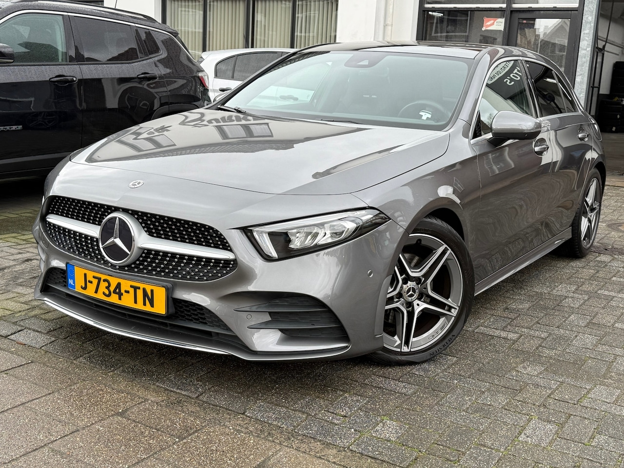Mercedes-Benz A-klasse - 180 Business Solution AMG 180 Business Solution AMG, 38.000KM,Panoramdak,Apple Carplay/Android,Stoelverwarming - AutoWereld.nl
