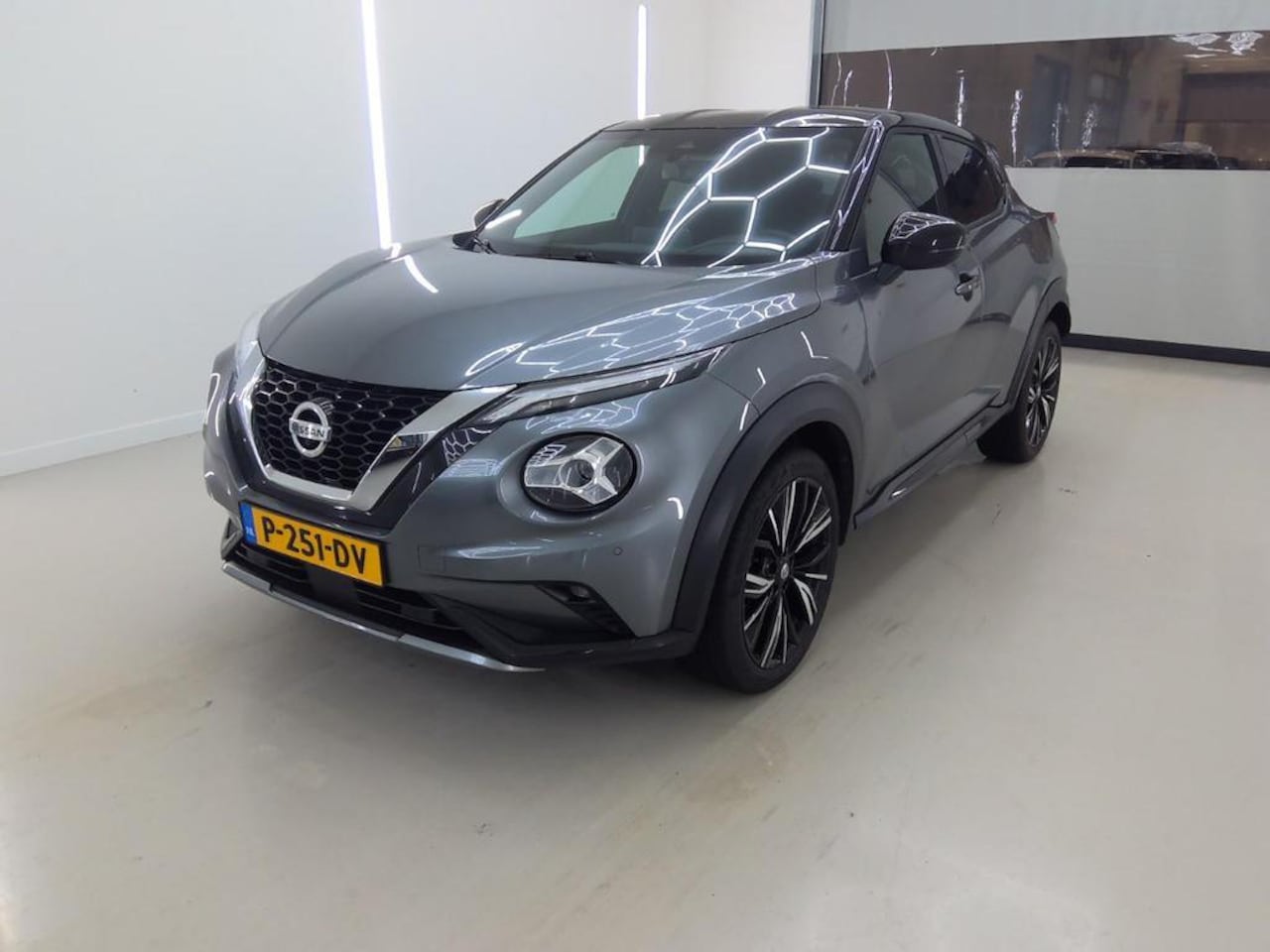 Nissan Juke - 1.0 DIG-T N-DESIGN I AUTOMAAT I P-CAMERA I APPLE CARPLAY I NAVIGATIE I CLIMATE CONTROL - AutoWereld.nl