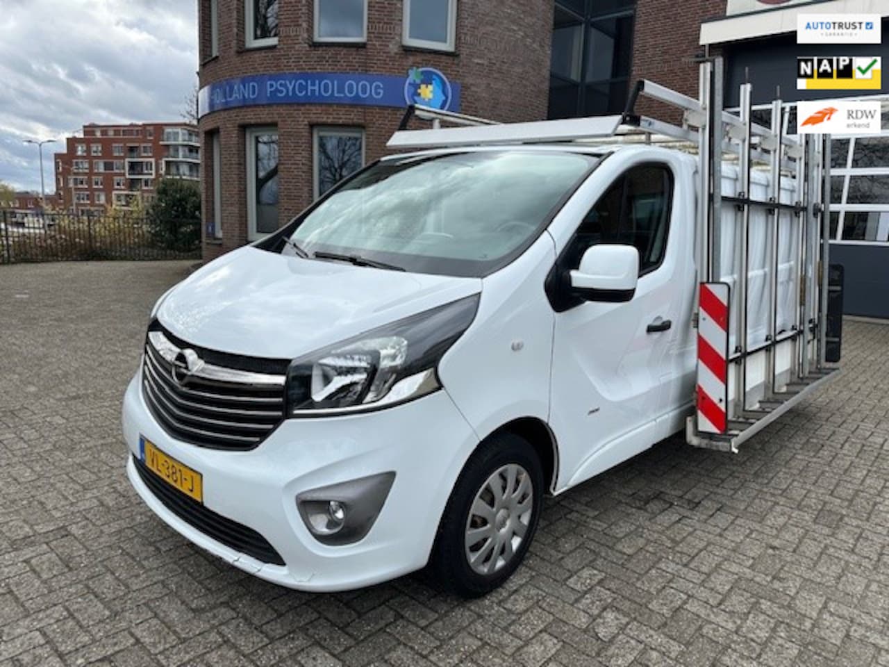 Opel Vivaro - 1.6 CDTI L2H1 DC Edition EcoFlex 1.6 CDTI L2H1 DC Edition EcoFlex,glaswagen, NAP met 112.654 km. APK tot 01-2027. bj.2014. - AutoWereld.nl