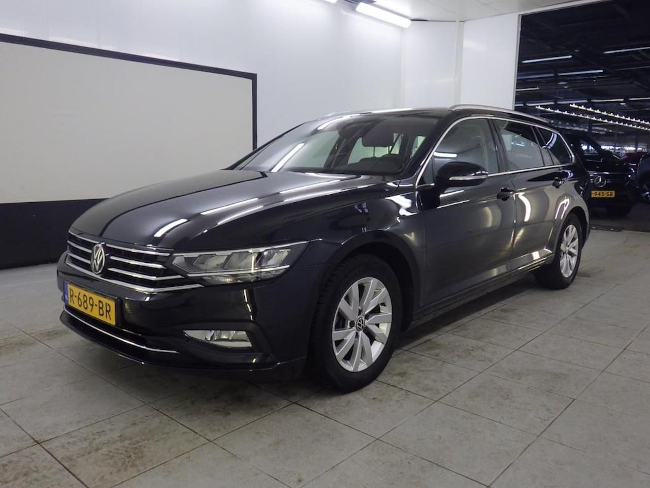 Volkswagen Passat Variant - 1.5 TSI BUSINESS I AUTOMAAT I P-CAMERA I ADAPTIVE CRUISE CONTROL I NAVIGATIE - AutoWereld.nl
