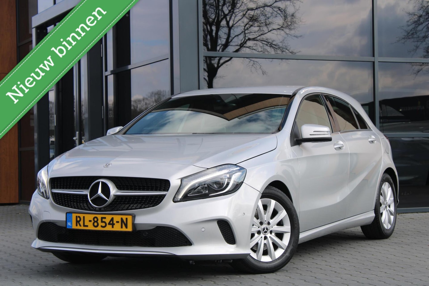 Mercedes-Benz A-klasse - 180 | Camera | Stoelverwarming | LED | Org. NL - AutoWereld.nl
