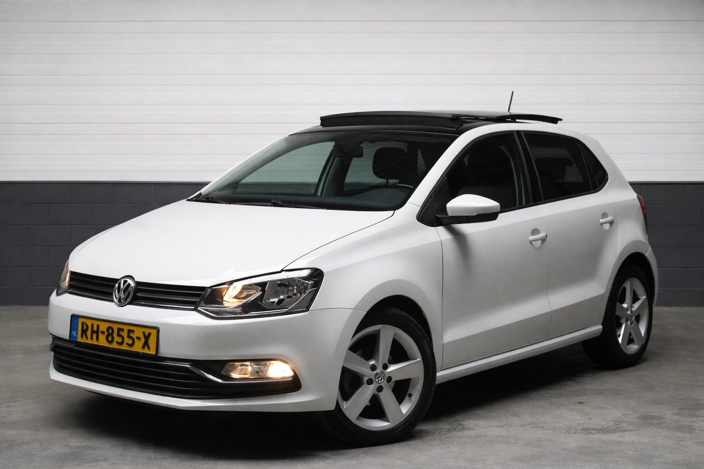 Volkswagen Polo - 1.2 TSI Comfortline l Airco l Navi l Pano - AutoWereld.nl