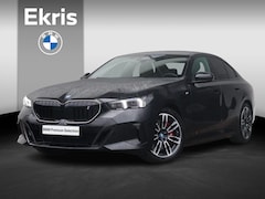 BMW i5 - eDrive40 84 kWh M Sportpakket Pro/ 19 inch LM/ Trekhaak/ Comfort Access/ Stoelverwarming V