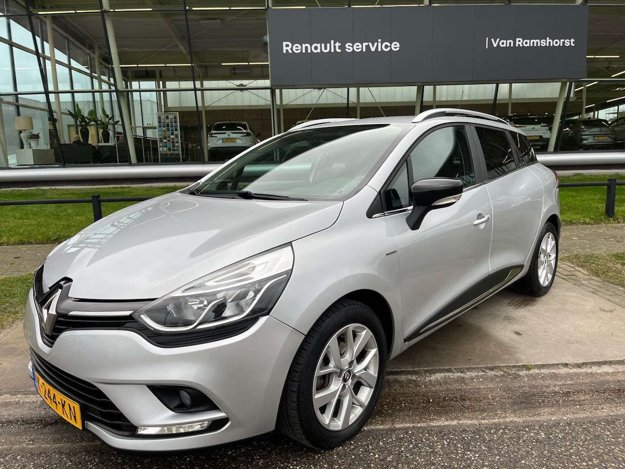 Renault Clio Estate - 0.9 TCe Limited / Dealer onderhouden/ Camera / Apple Carplay - Android Auto / Parkeersenso - AutoWereld.nl