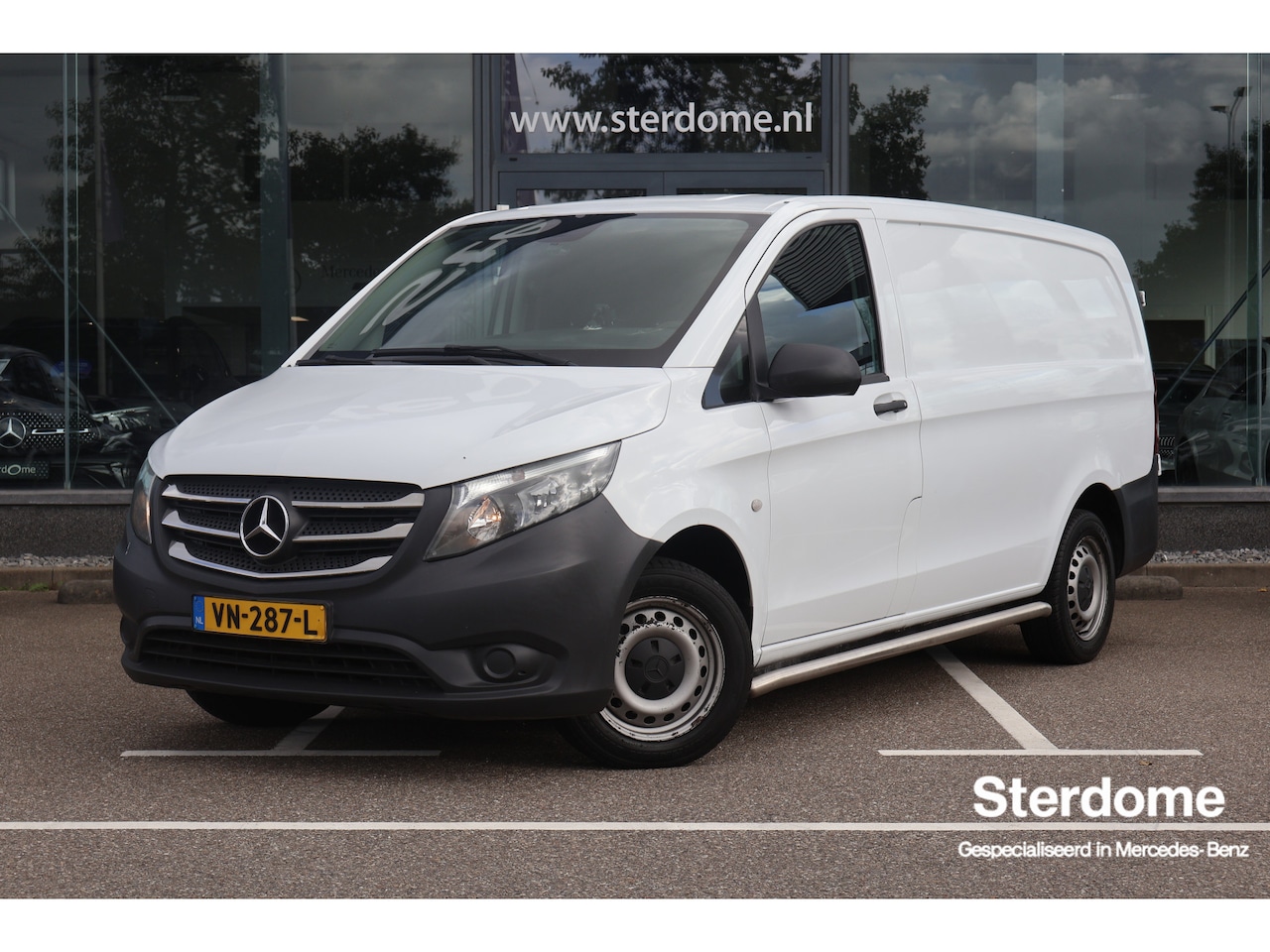 Mercedes-Benz Vito - 114 CDI Lang l Betimmerd I Airco l Navi l Deuren achter l Trekhaak l Camera l Sidebars I M - AutoWereld.nl