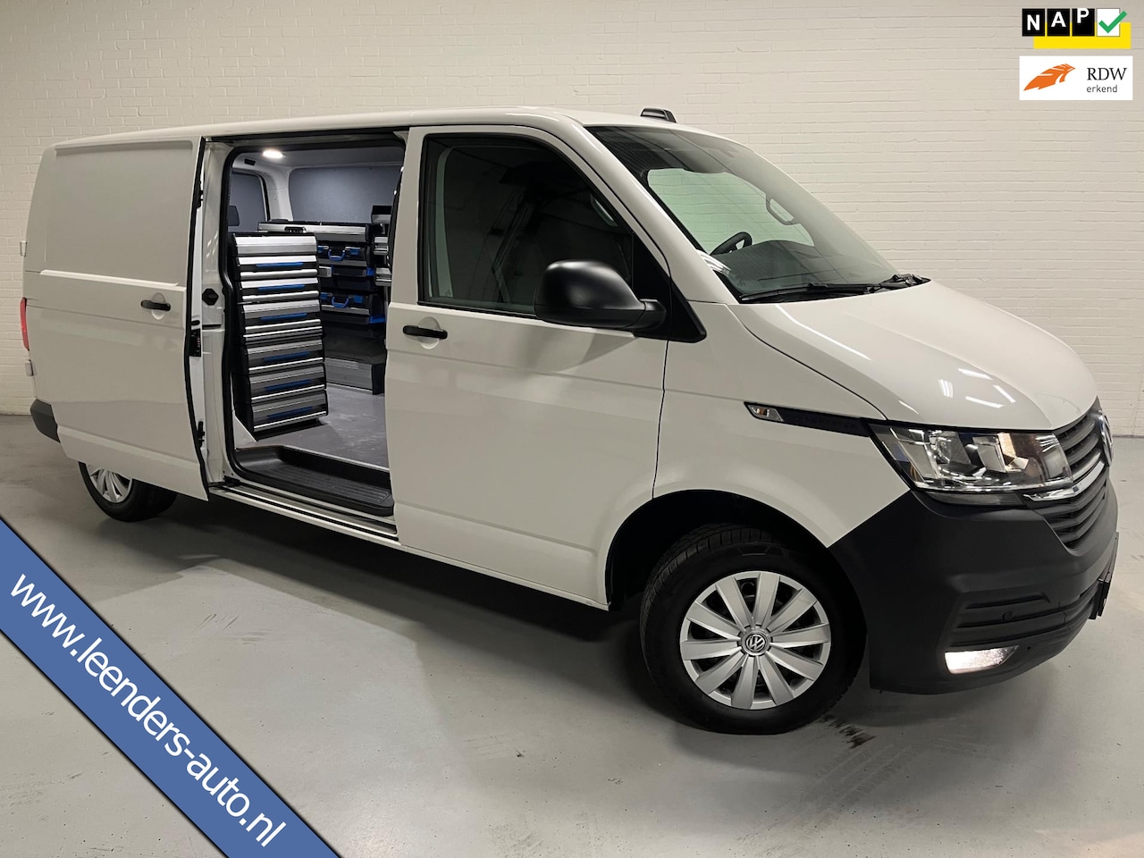 Volkswagen Transporter - Automaat Servicewagen 2.0 TDI 150pk L2H1 3Persoons, Sortimo Inrichting, Airco, Navigatie, - AutoWereld.nl