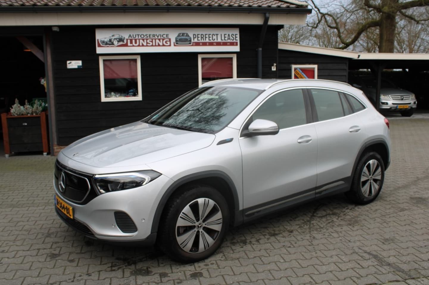 Mercedes-Benz EQA - 250 Business Solution Luxury 67KWh - Trekhaak - AutoWereld.nl