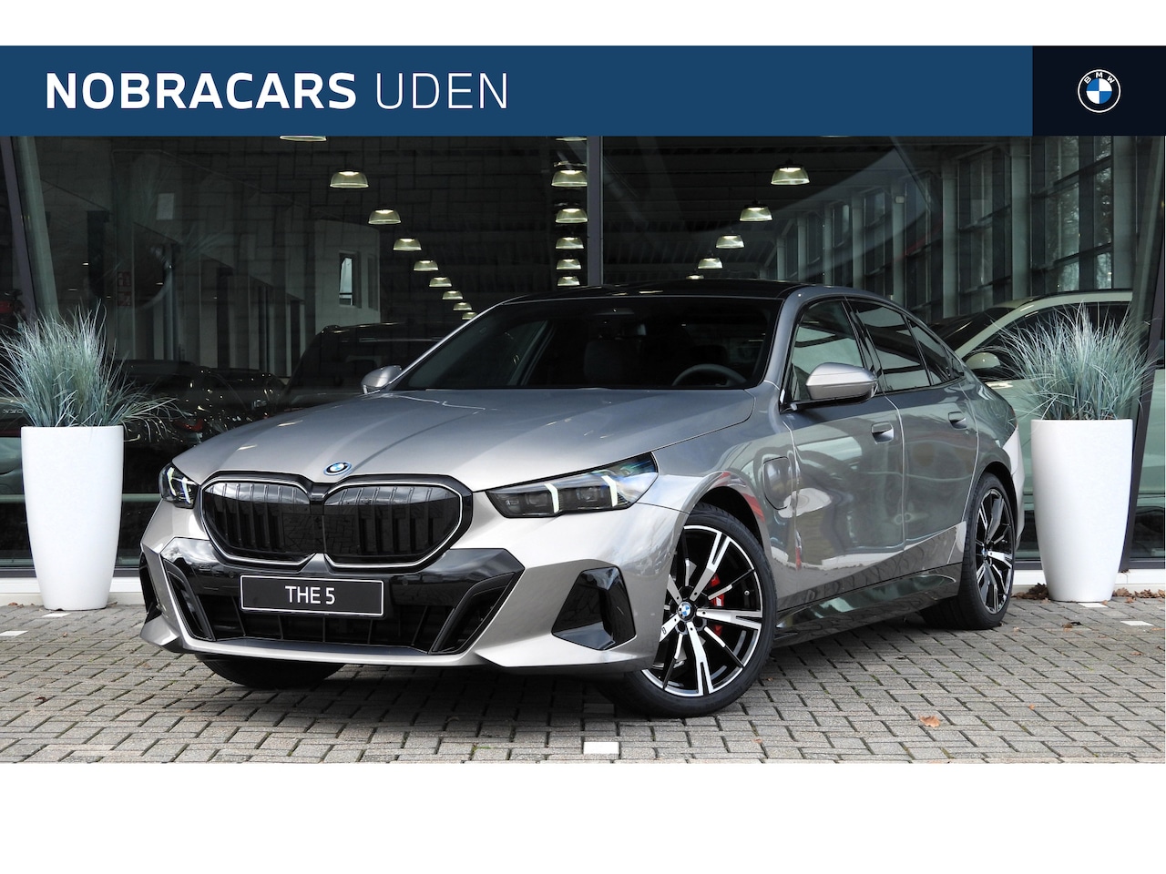 BMW 5-serie - 530e M Sport Automaat / Panoramadak / Trekhaak / Bowers & Wilkins / M Multifunctionele Sto - AutoWereld.nl