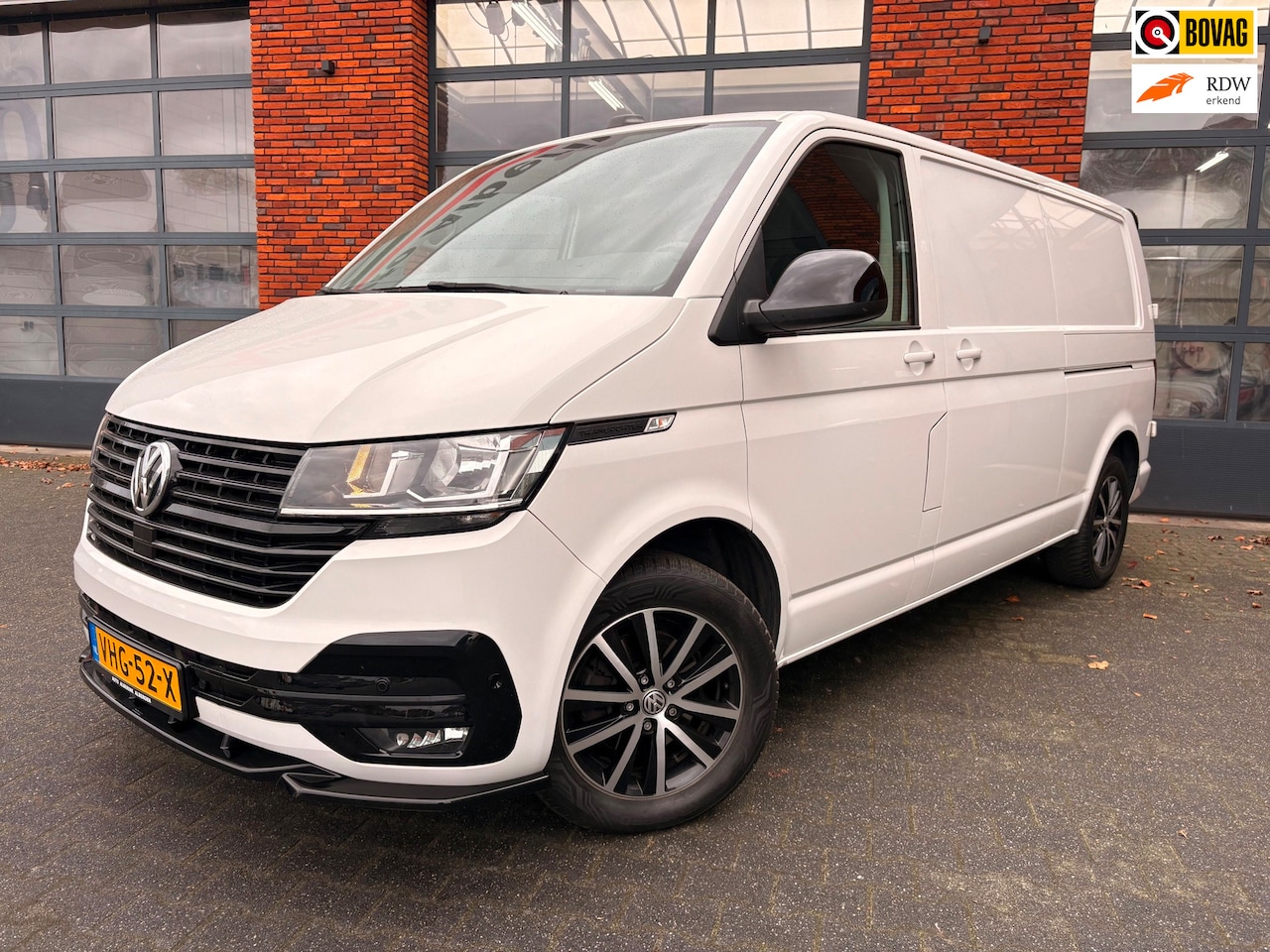 Volkswagen Transporter - 2.0 TDI L2H1 150PK DSG Sportline |2x schuifdeur|Spoilers|Camera - AutoWereld.nl