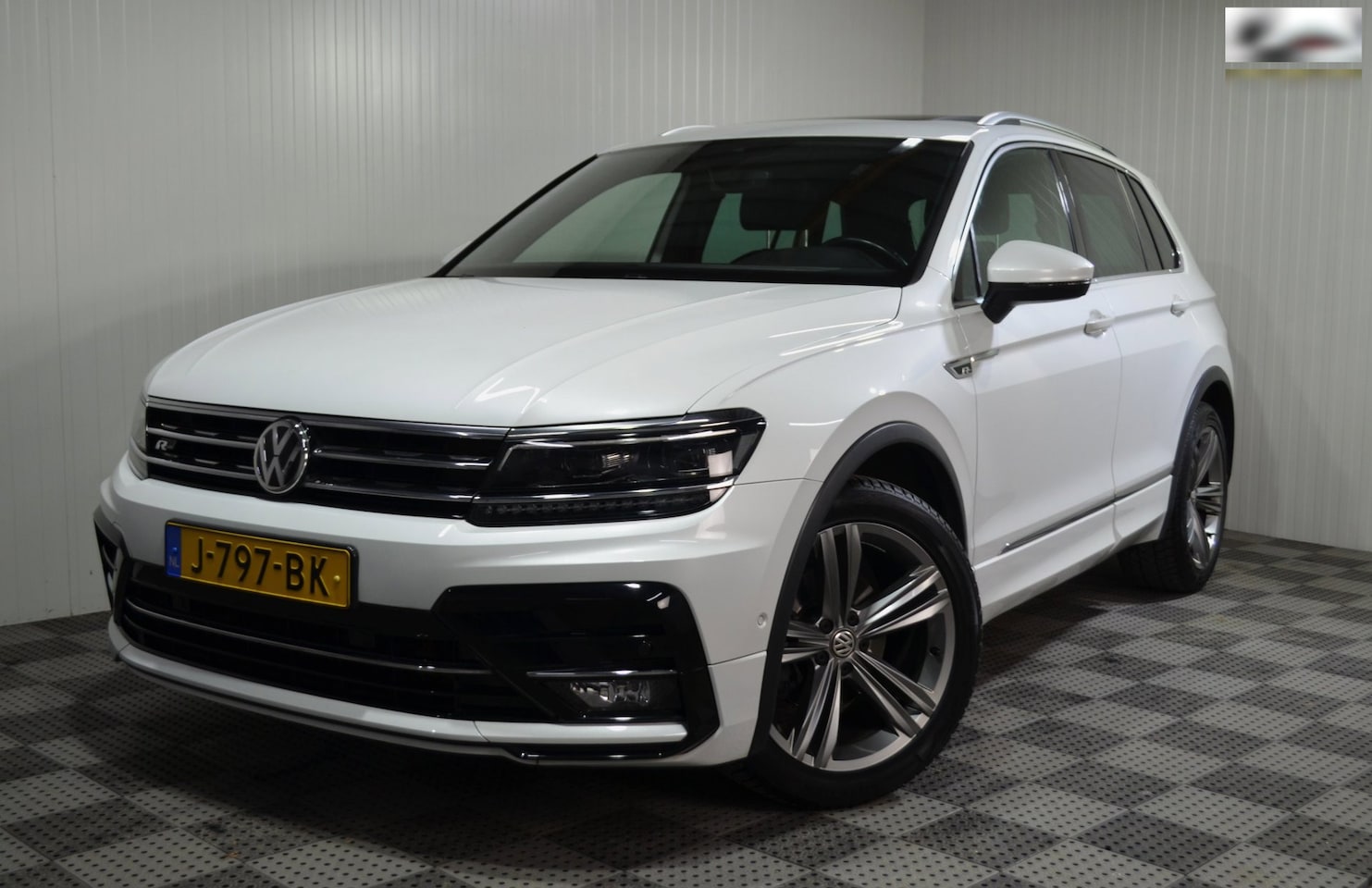 Volkswagen Tiguan - 1.5 TSI ACT Highline Business 2x R-Line / Panno / Trekh. / Stoelverw. / Camera / Virtual / - AutoWereld.nl