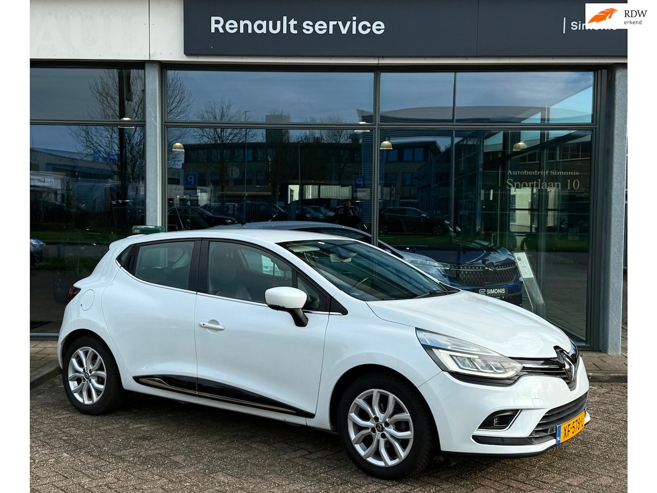 Renault Clio - 0.9 TCe Intens | Half leder | A. camera | Aut. airco | Trekhaak - AutoWereld.nl