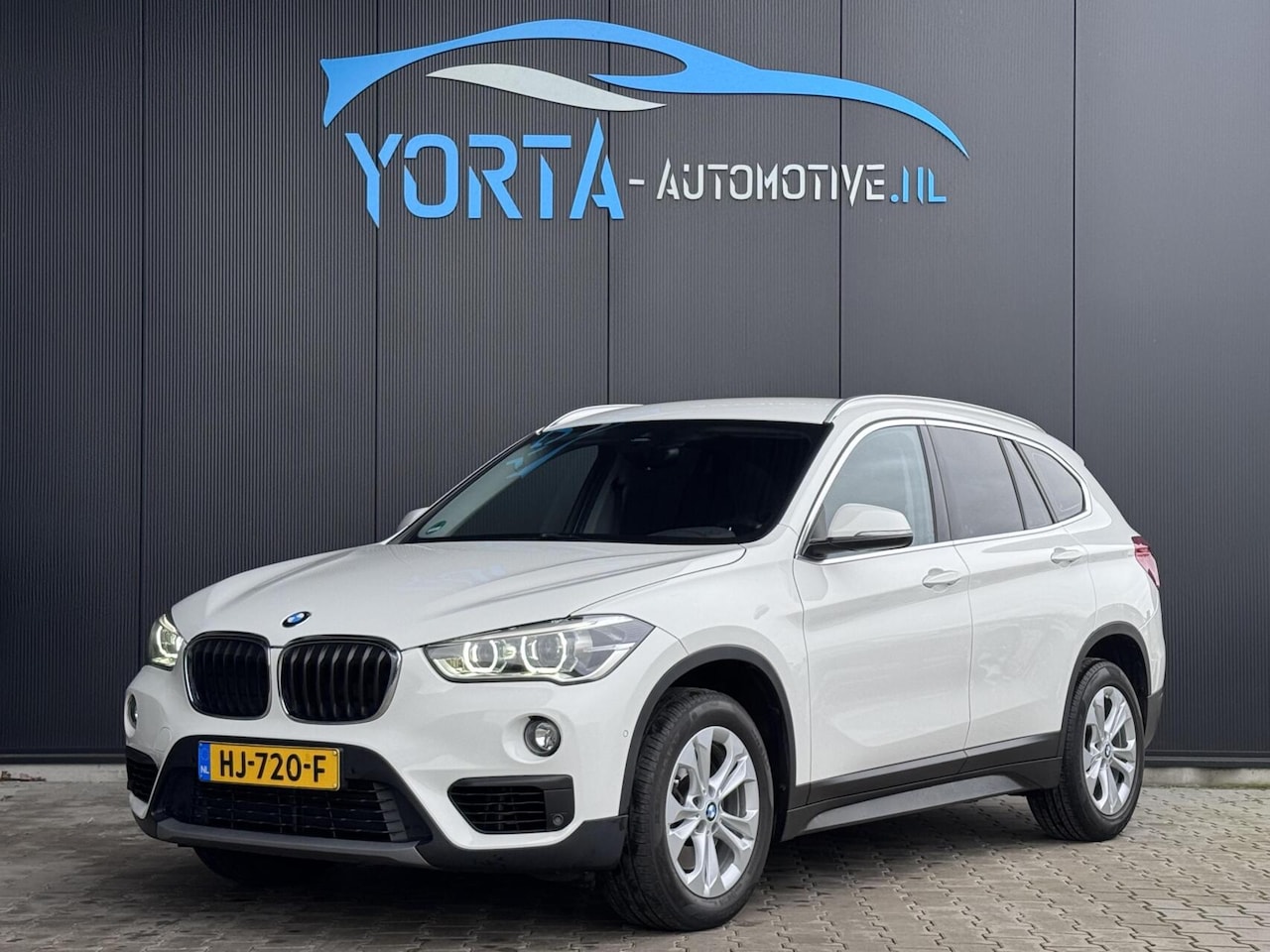 BMW X1 - sDrive20i AUTOMAAT*NL AUTO*AFN. TREKHAAK*DEALERONDERHOUDEN - AutoWereld.nl