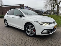 Volkswagen Golf - 1.5 eTSI Style pano dak R- line optiek