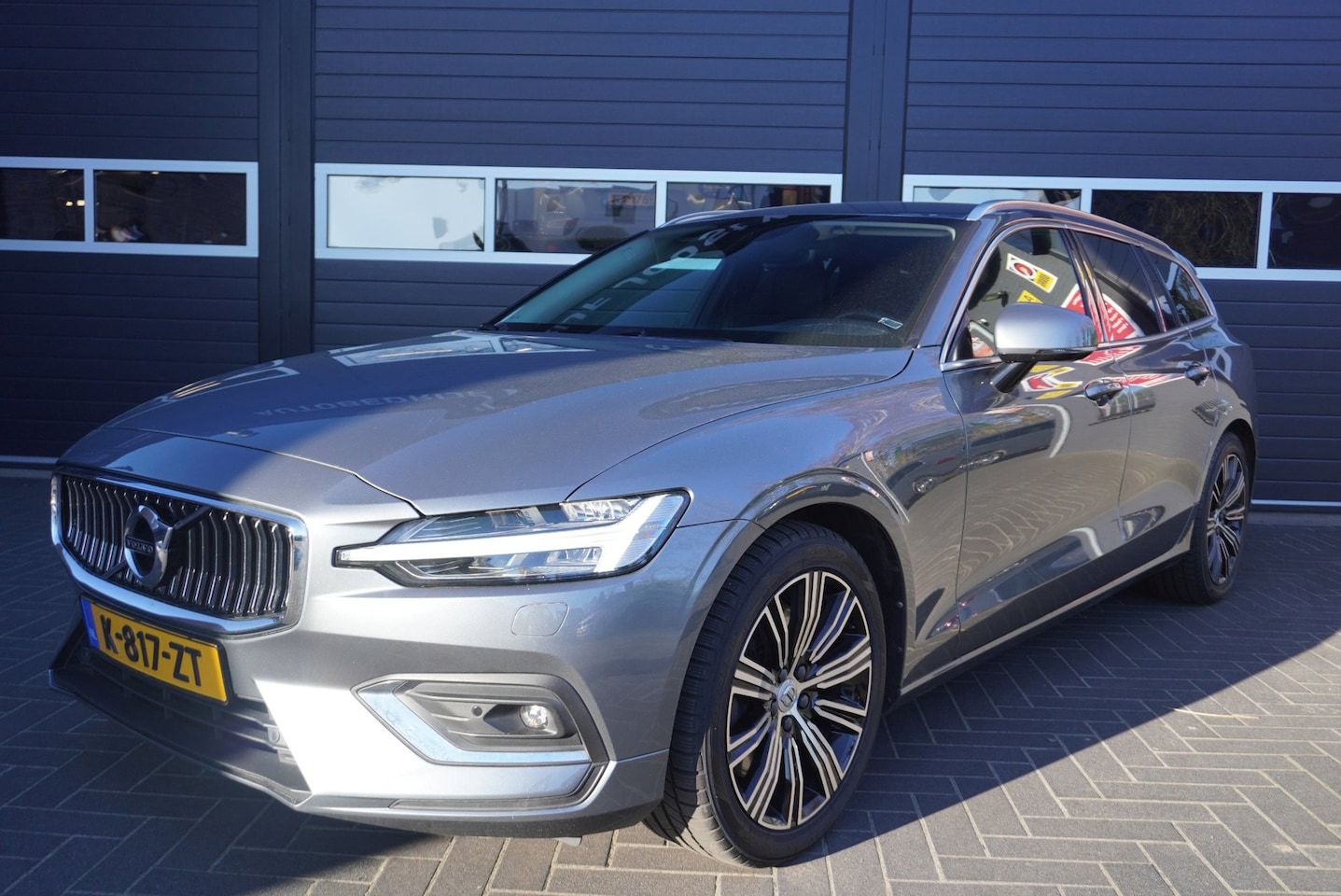 Volvo V60 - 2.0 T5 Momentum Aut/Navi/Cruise/Climate control/Park.sensoren/Digitaal dashboard - AutoWereld.nl