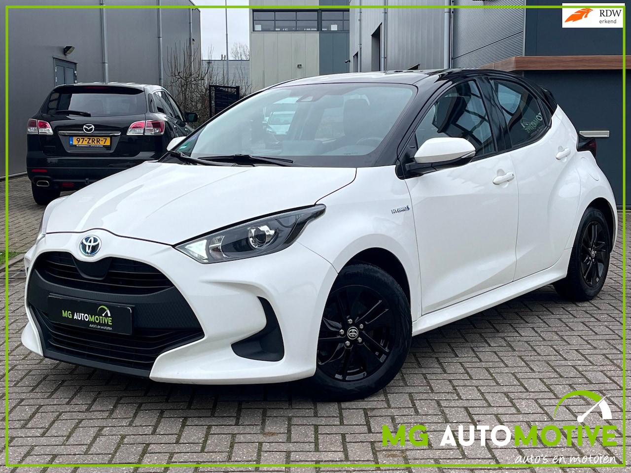 Toyota Yaris - 1.5 Hybrid Dynamic Bi Tone | Cruise | Climate | Apple Car Play - AutoWereld.nl