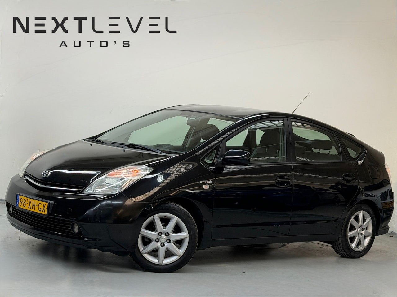 Toyota Prius - 1.5 VVT-i Business Edition Navi JBL Keyless - AutoWereld.nl