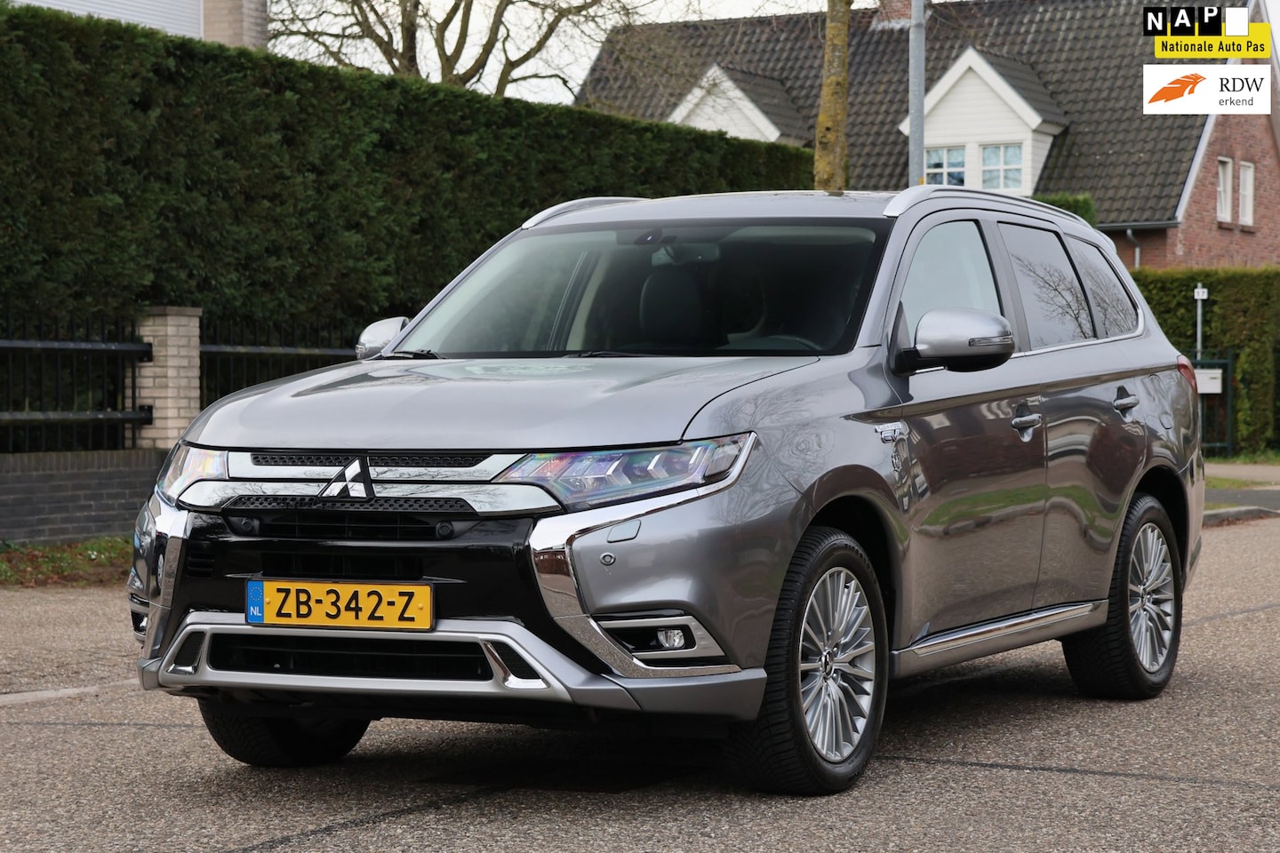 Mitsubishi Outlander - 2.4 PHEV Intense+ | NAVI | CLIMA | CRUISE | DAKRAAM | CAMERA | LED | MOOIE GOED ONDERHOUDE - AutoWereld.nl