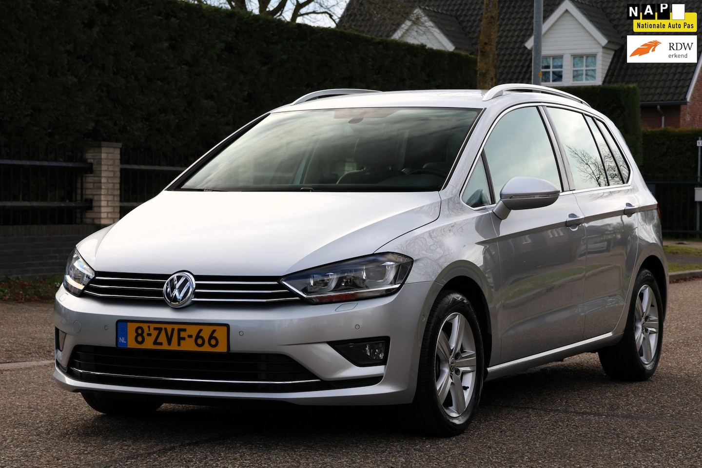 Volkswagen Golf Sportsvan - 1.4 TSI Highline| 1e EIGENAAR | AUTOMAAT | NAVI | CLIMA | CRUISE| TREKHAAK | DEALER ONDERH - AutoWereld.nl