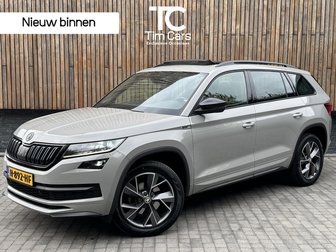 Skoda Kodiaq - 1.5 TSI Sportline Automaat 7persoons | Panoramadak | LED verlichting | Adaptieve cruise co - AutoWereld.nl