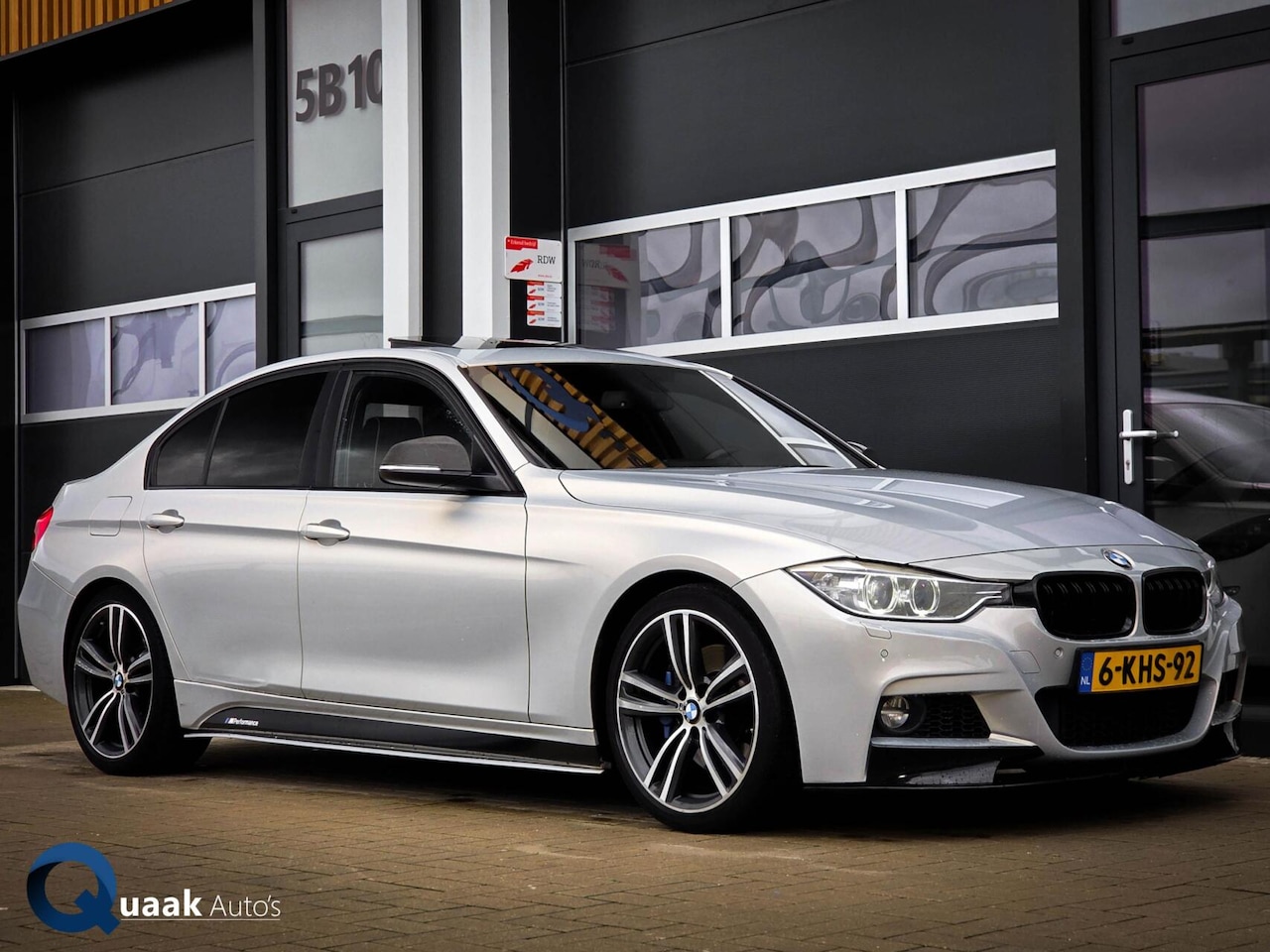 BMW 3-serie - 335i M-Sport Individual | PANO | KEYLESS | HUD | HARMAN&KARDON | DEALER ONDERHOUDEN - AutoWereld.nl