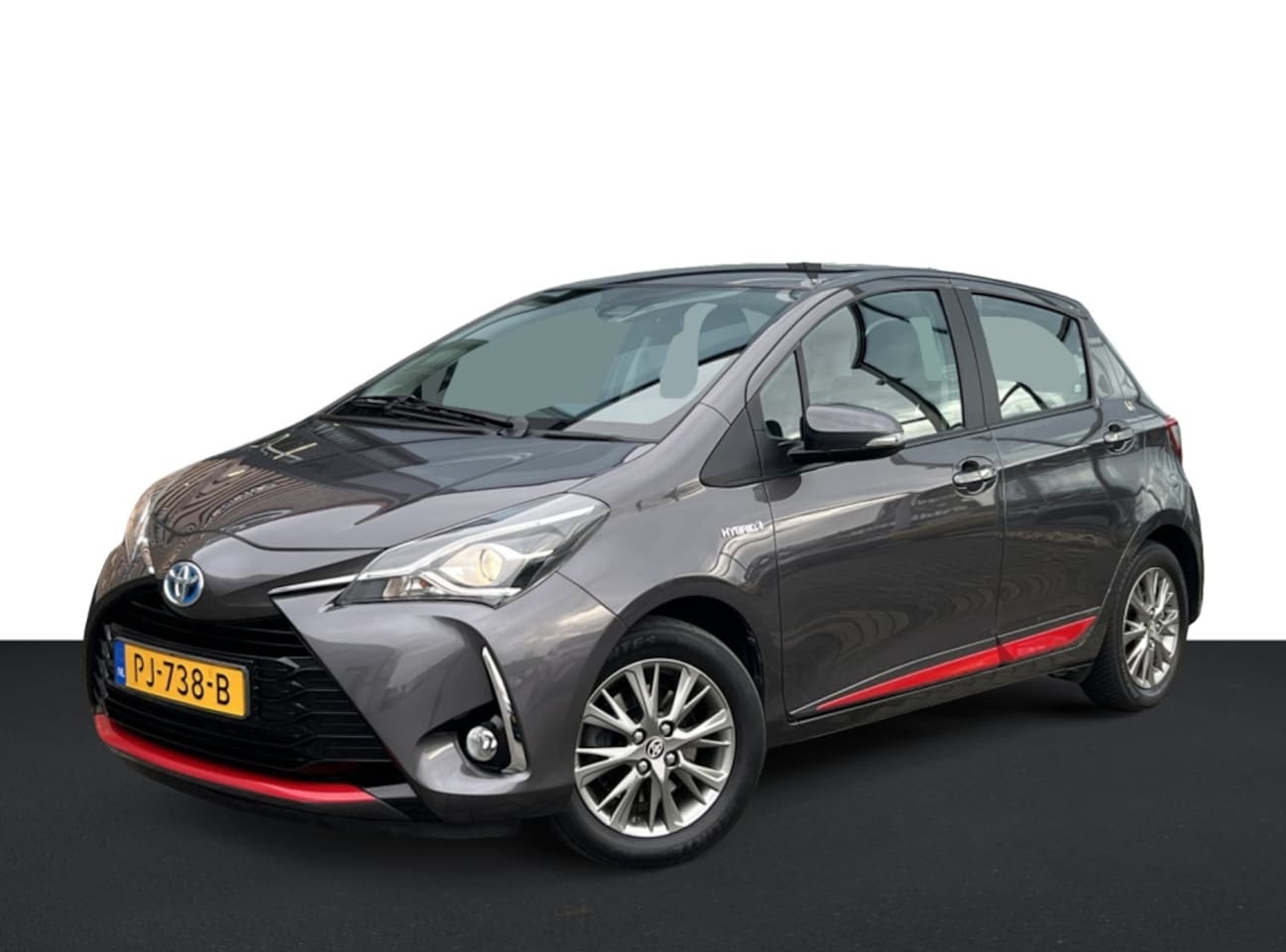 Toyota Yaris - 1.5 Hyb. Des. Red | all seasonbanden - AutoWereld.nl