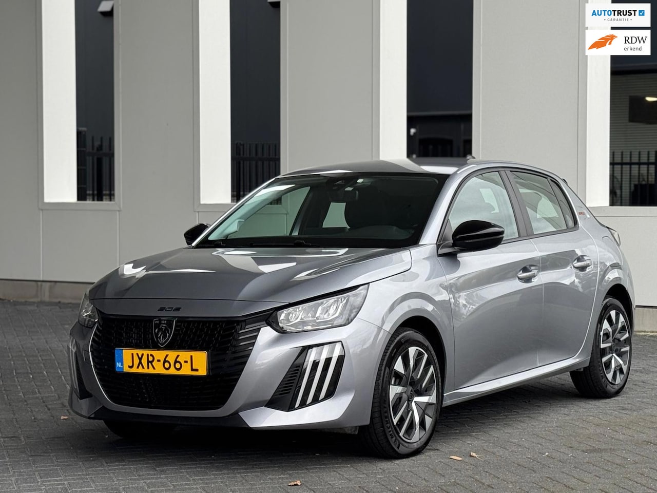 Peugeot 208 - 1.2 PureTech 100 Style 1.2 PureTech 100 Style, parkeersensoren, navigatie, multimedia, led verlichting - AutoWereld.nl