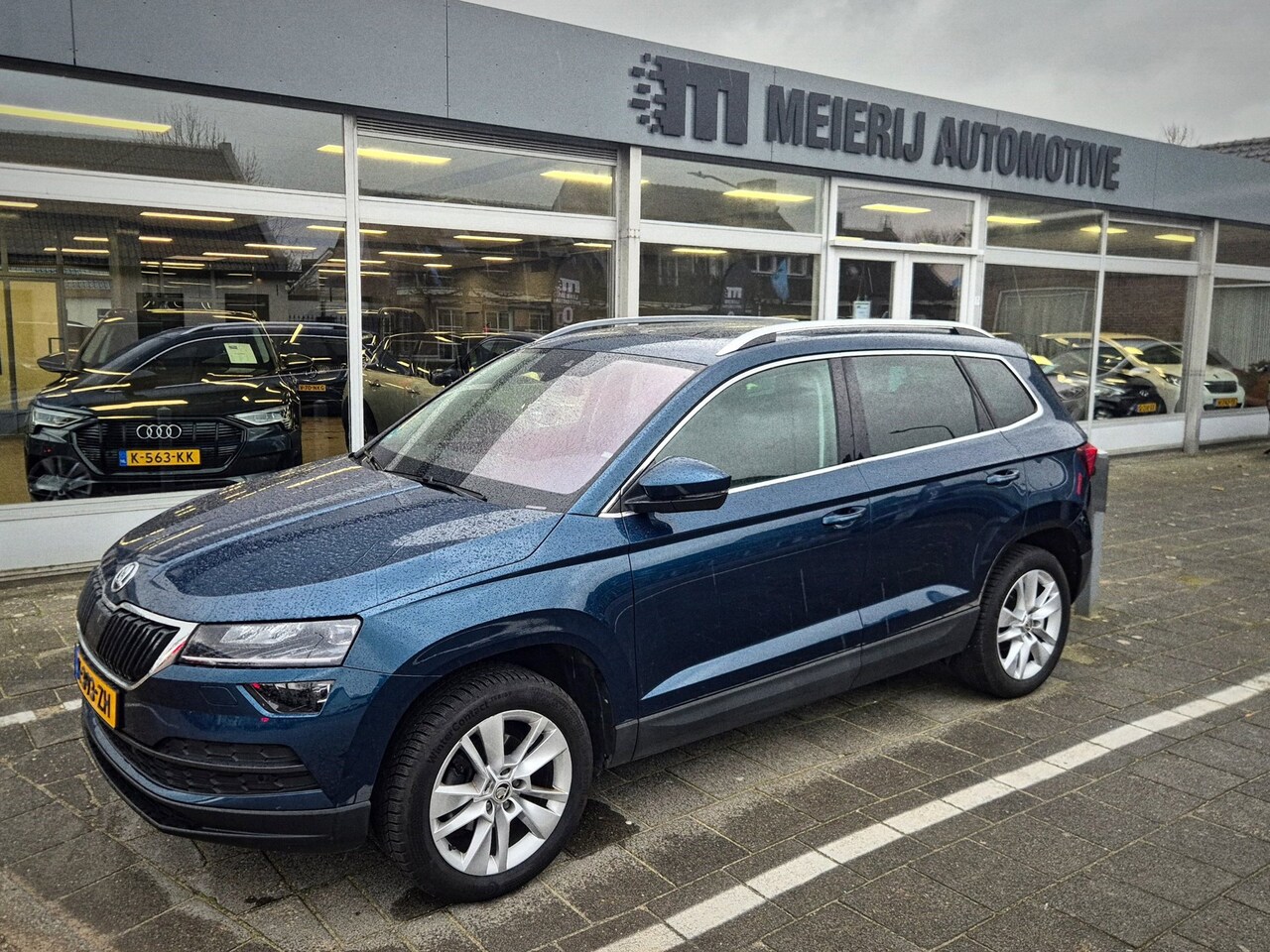 Skoda Karoq - 1.5 TSI ACT Business Edition Plus |Pano | Stoelver | Camera - AutoWereld.nl