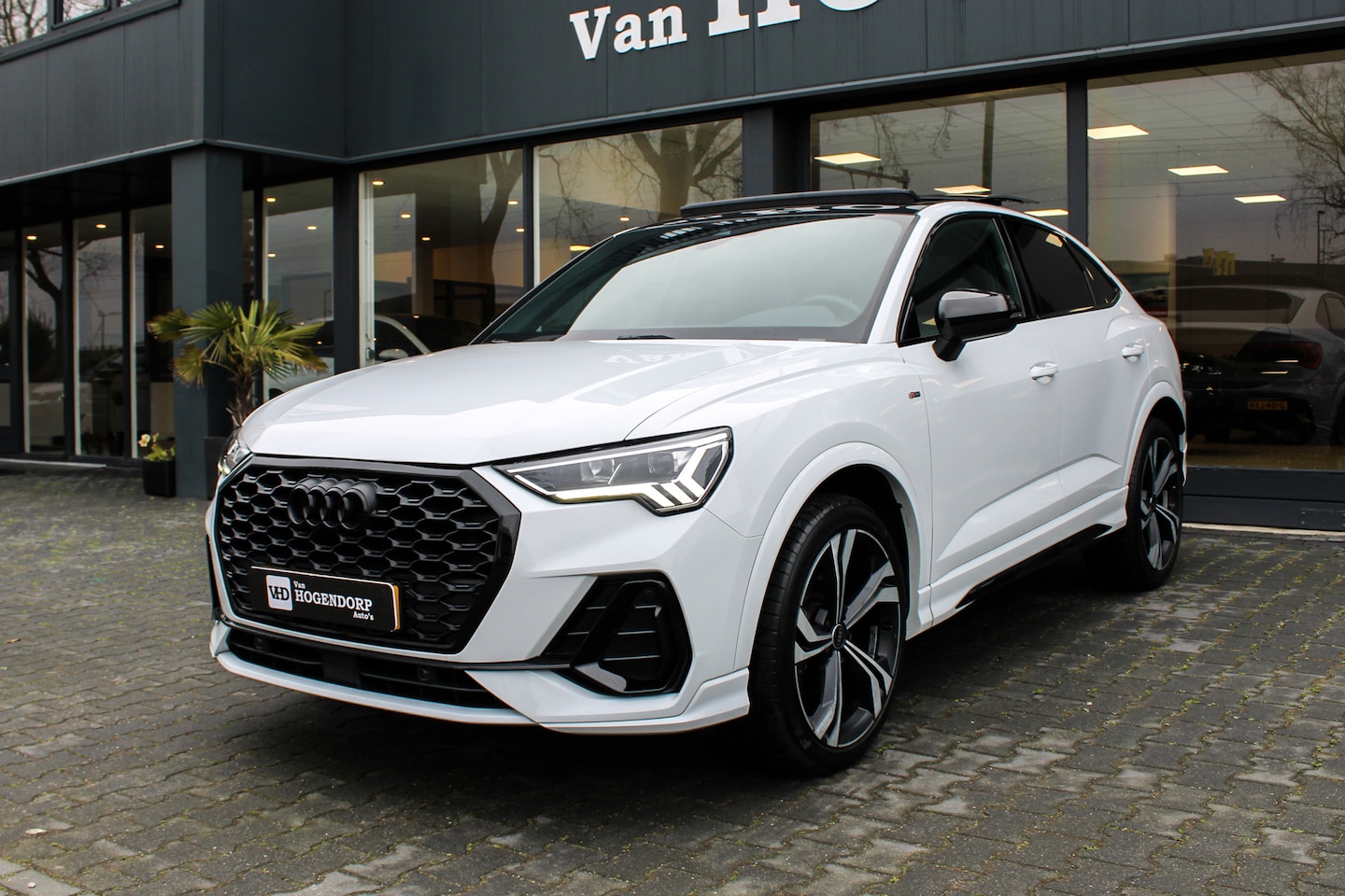 Audi Q3 Sportback - 35 TFSI S Edition PANO NAVI MATRIX KEYLESS GO - AutoWereld.nl