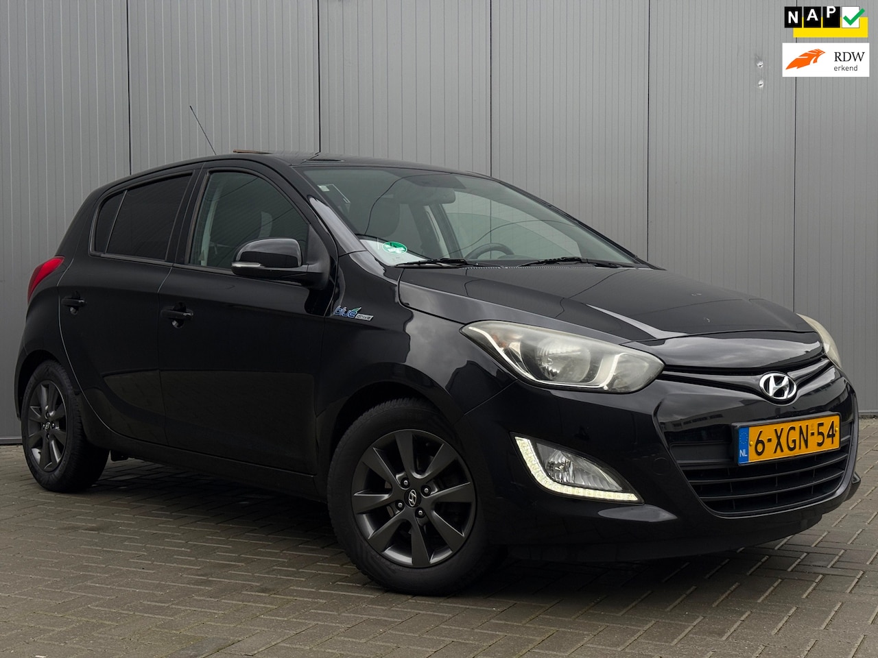 Hyundai i20 - 1.2i Go! Plus | Open dak | Navigatie | Cruise | Volledig onderhouden | Nette Wagen - AutoWereld.nl