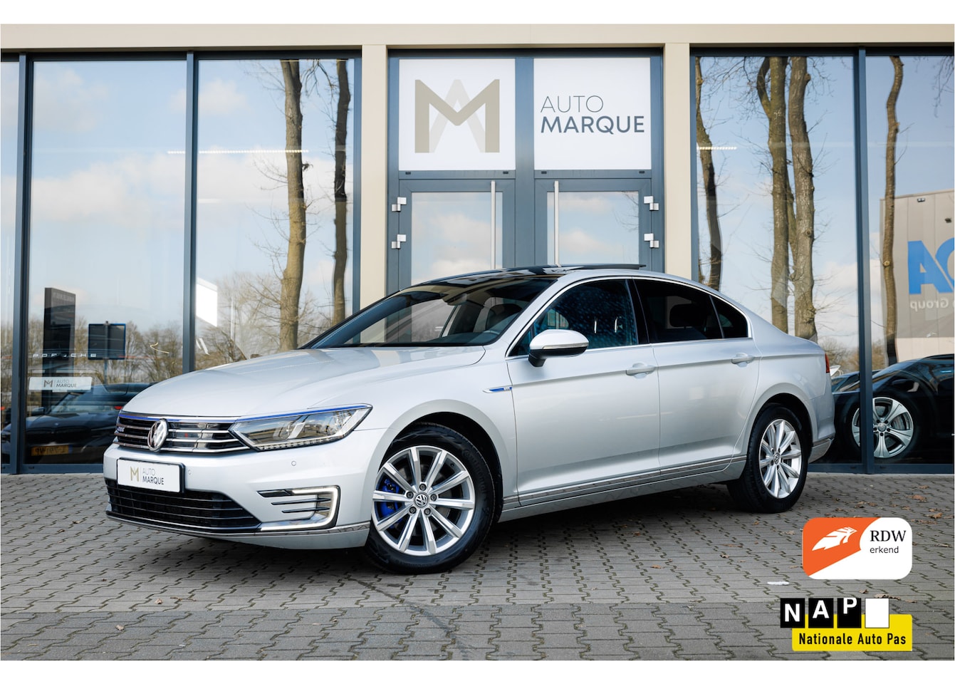 Volkswagen Passat - 1.4 TSI 218PK DSG Aut. GTE Highline | Panoramadak | LED | Trekhaak | 17" LM Velgen | Navig - AutoWereld.nl