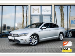 Volkswagen Passat - 1.4 TSI 218PK DSG Aut. GTE Highline | Panoramadak | LED | Trekhaak | 17" LM Velgen | Navig