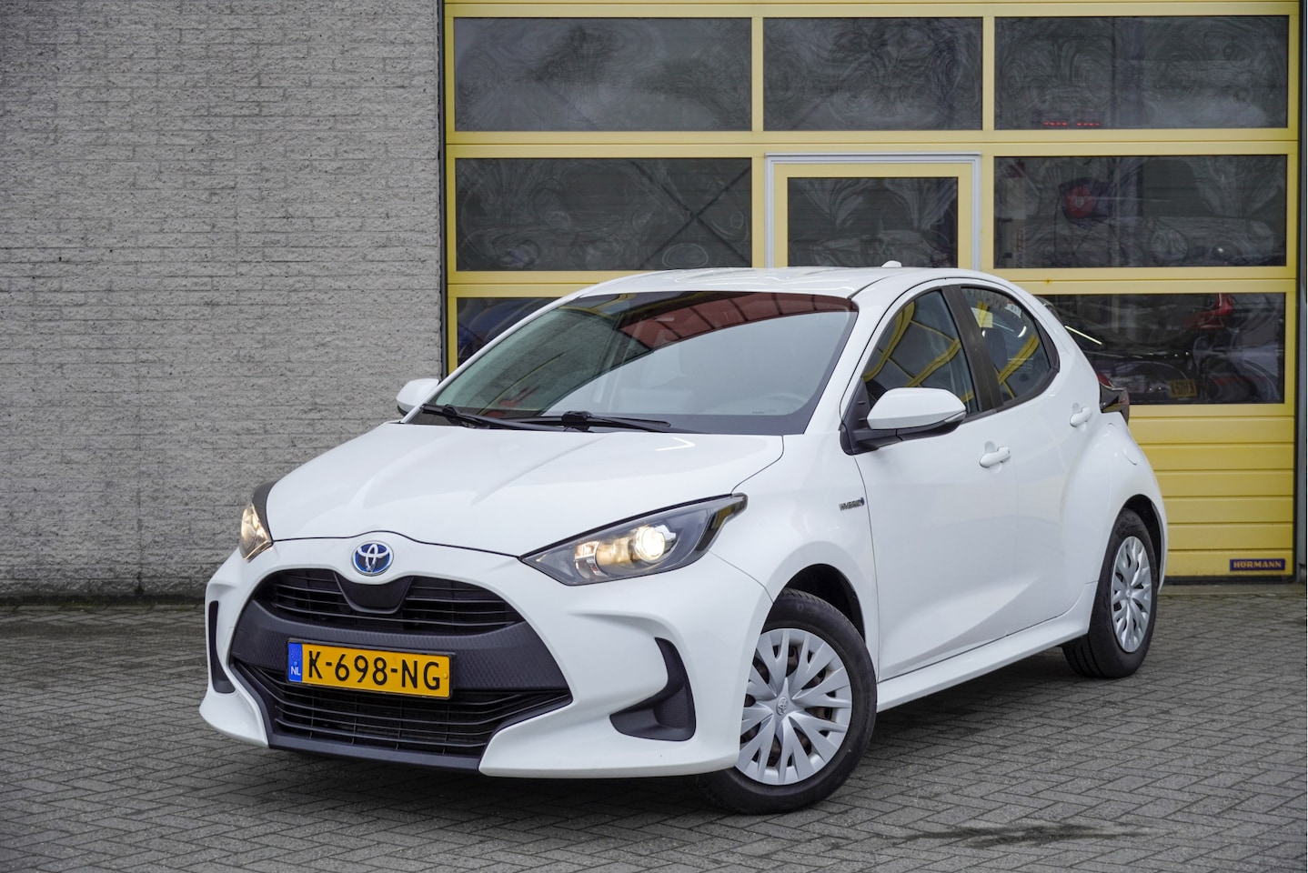 Toyota Yaris - 1.5 Hybrid Automaat! Active BJ2021 Achteruitrijcamera | App-Connect | Climate control | Cr - AutoWereld.nl