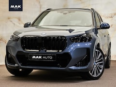 BMW X1 - xDrive30e M Sport Pro, M stoelen, pano, tr.haak, H/K, 20", HUD, ACC, keyless, privacy