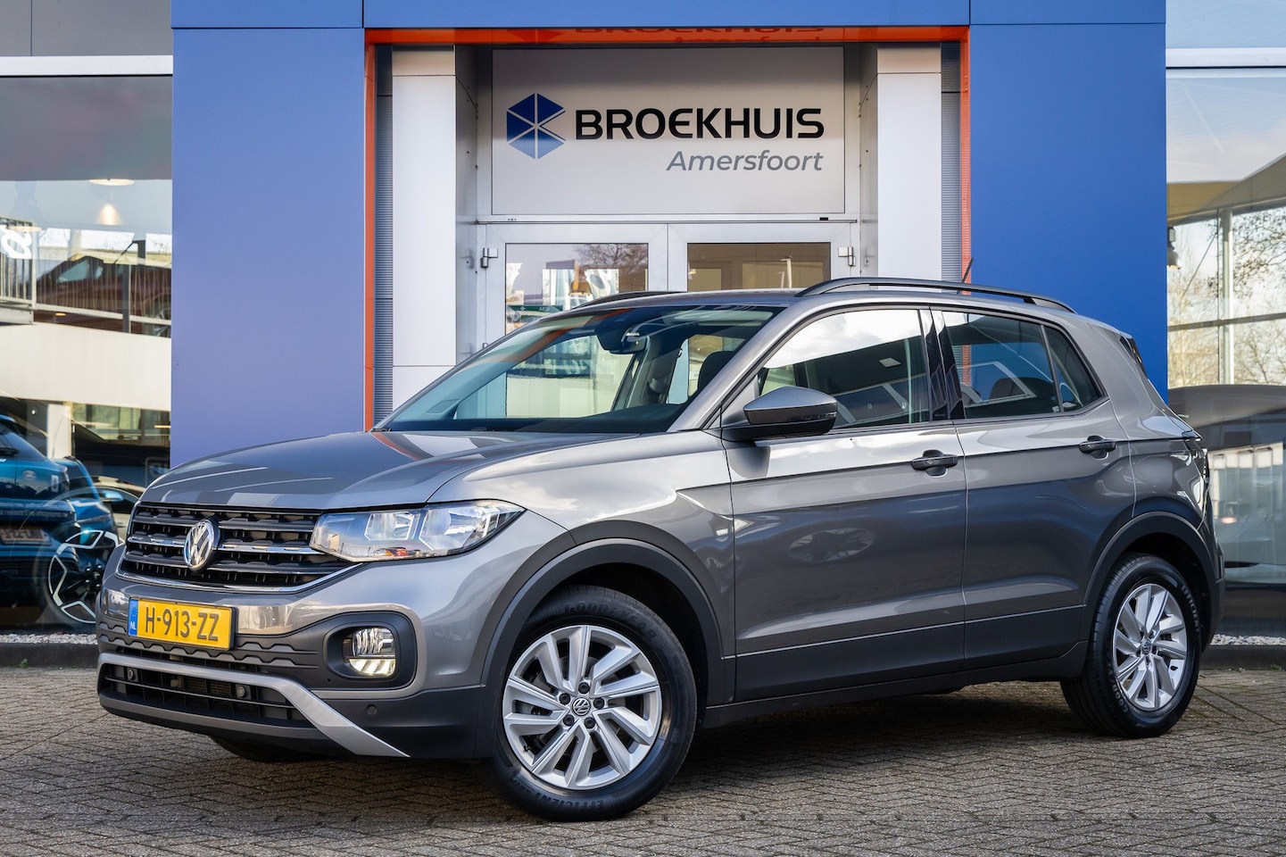 Volkswagen T-Cross - 1.0 TSI Life | Trekhaak | Cruise adaptief | Apple Carplay/Android Auto | Navi | Digitaal d - AutoWereld.nl