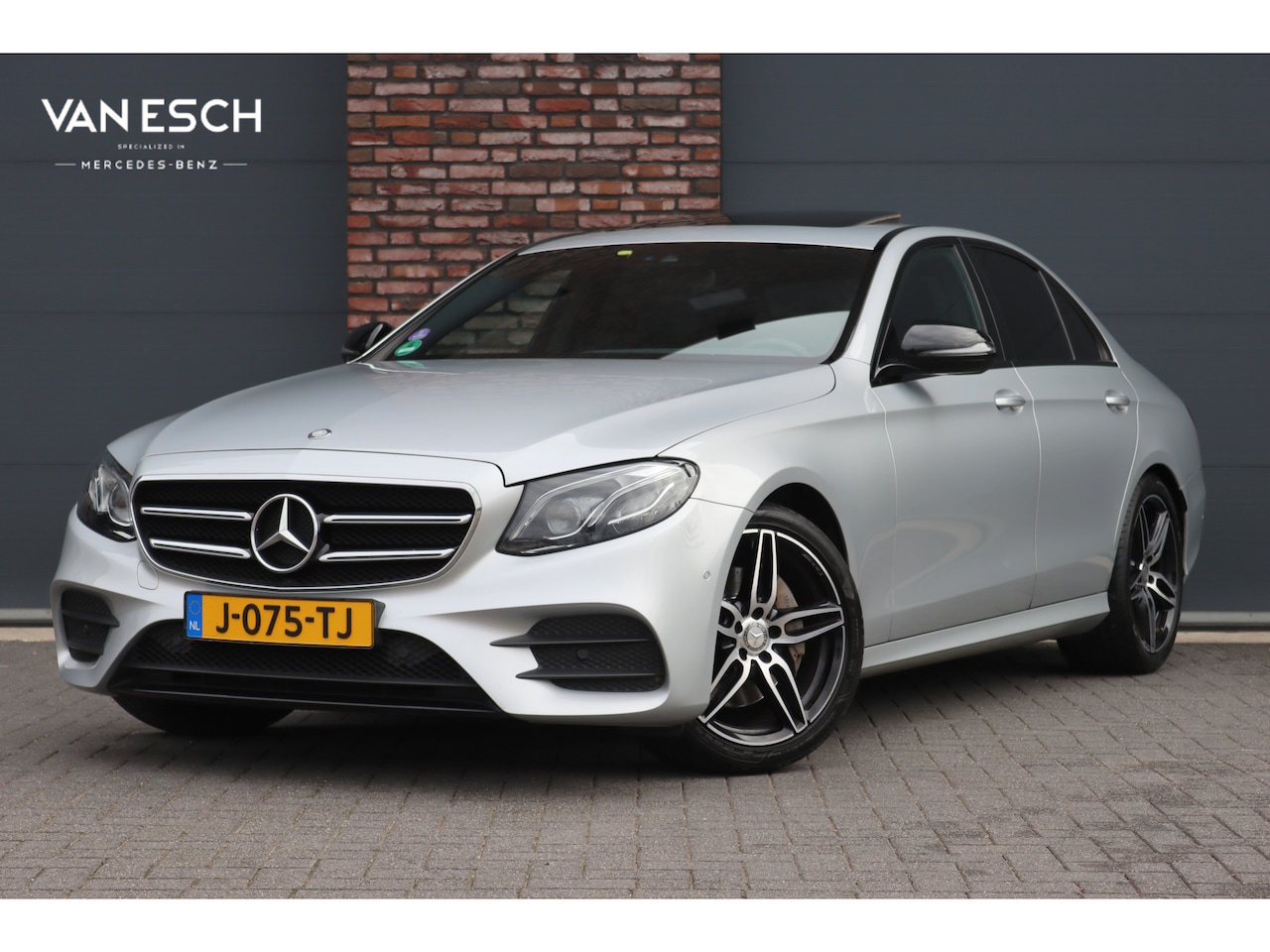 Mercedes-Benz E-klasse - 200 AMG Line | Schuifdak | Standkachel | Apple Carplay/Android Auto | Nightpakket | Sfeerv - AutoWereld.nl