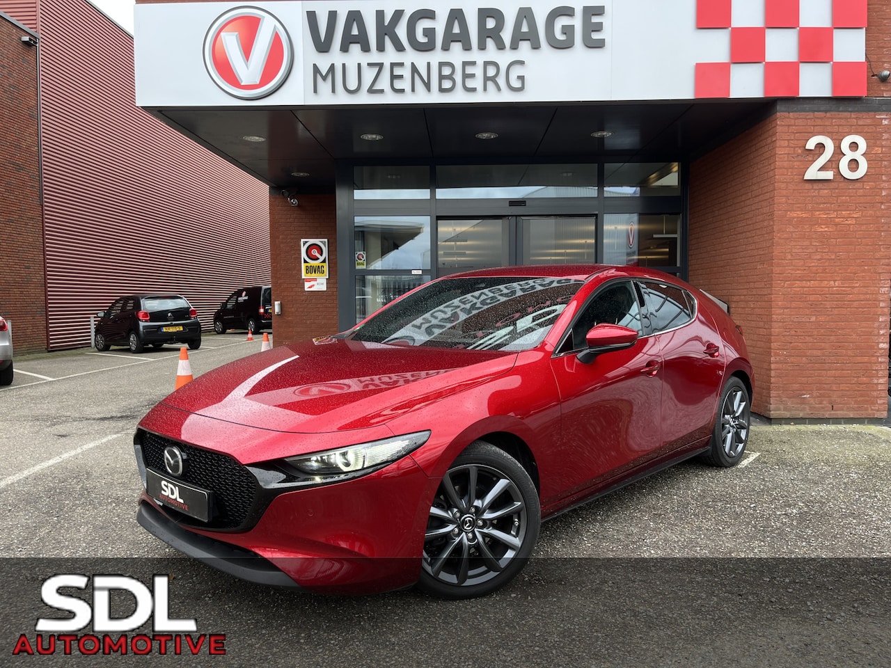 Mazda 3 - 2.0 e-SkyActiv-X M Hybrid 180 Luxury // LEDER // ELEK.STOEL+GEHEUGEN // CAMERA // DODEHOEK - AutoWereld.nl