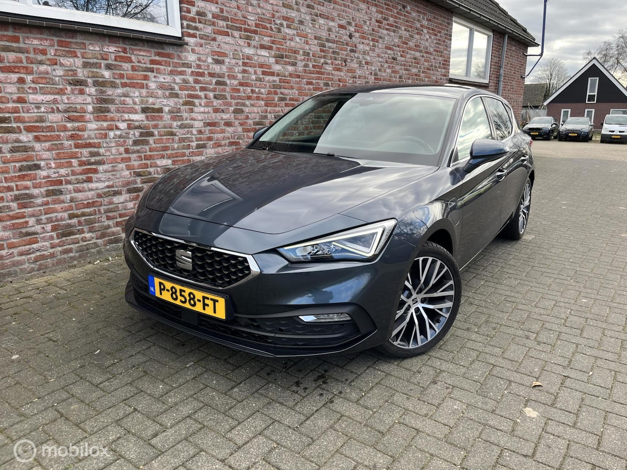 SEAT Leon - 1.4 TSI eHybrid PHEV FR Business Intense 1.4 TSI eHybrid PHEV FR Business Intense - AutoWereld.nl