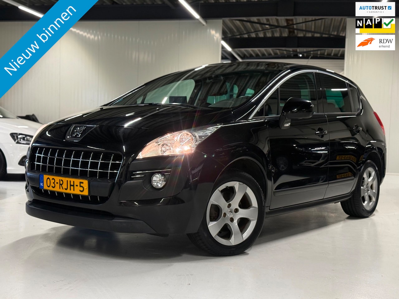 Peugeot 3008 - 1.6 Turbo 156PK Pano|Navi|Trekhaak! - AutoWereld.nl
