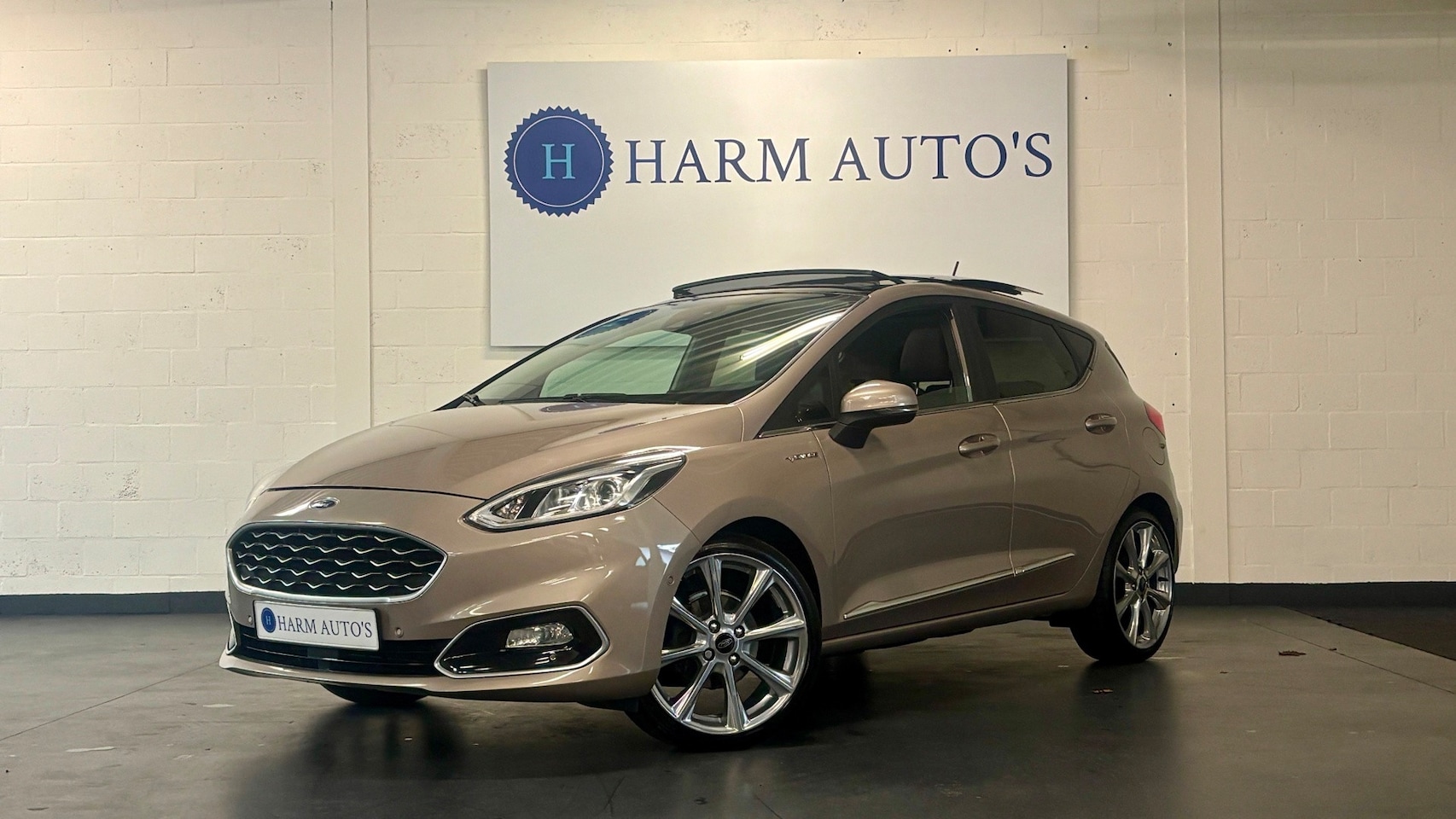 Ford Fiesta - 1.0 EcoBoost Vignale Automaat / Panorama / Navi / Cruise / CAM / LED - AutoWereld.nl