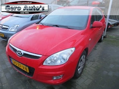 Hyundai i30 - 1.4i Dynamic export handel meeneemprijs , lak verweerd div schades