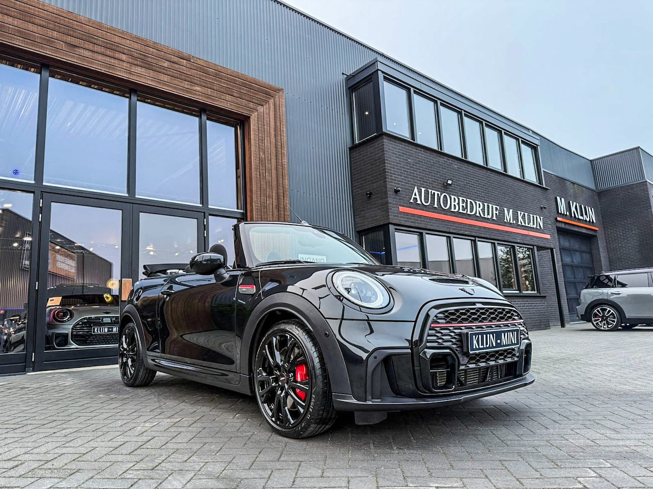 MINI Cabrio - Mini 2.0 John Cooper Works JCW Pack F1 231pk Blackline/Camera/Hk/Bomvol - AutoWereld.nl