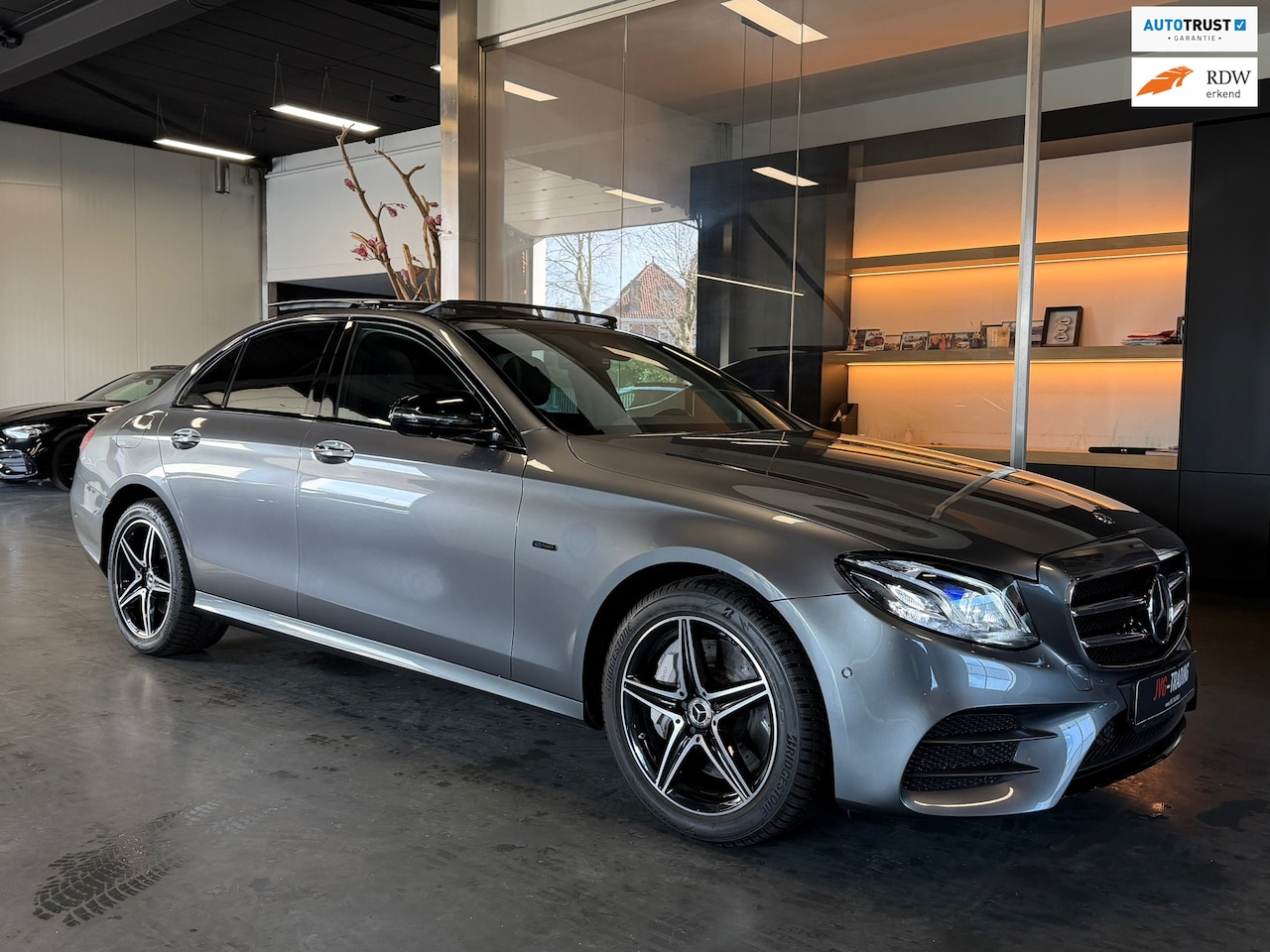 Mercedes-Benz E-klasse - 300 e AMG Night Panorama Burmester Head-Up Display - AutoWereld.nl