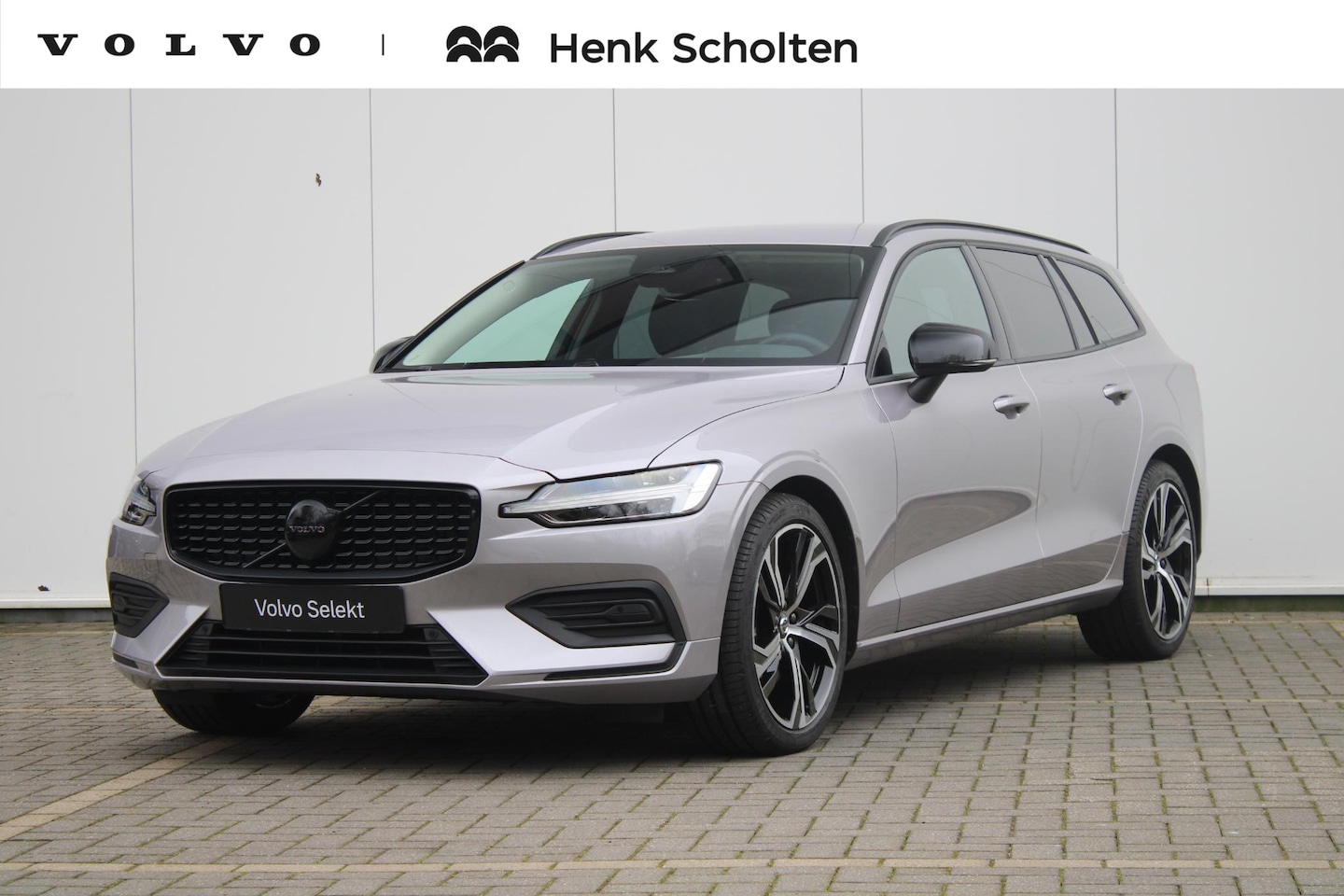 Volvo V60 - B4 Essential Edition | Adaptieve Cruise Control & Pilot Assist | Verwarmbare voorstoelen + - AutoWereld.nl