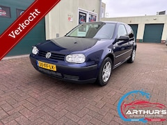 Volkswagen Golf - 1.6